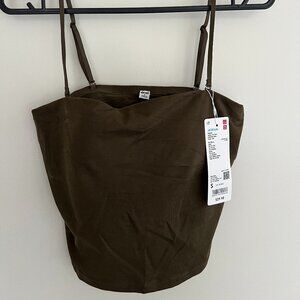 UNIQLO Women's Khaki and Green Crop-top